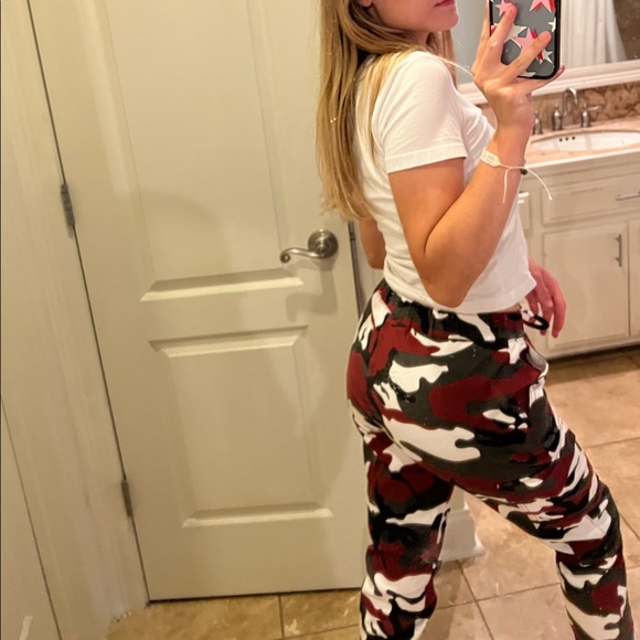 Red camo pants/joggers - Picture 2 of 5
